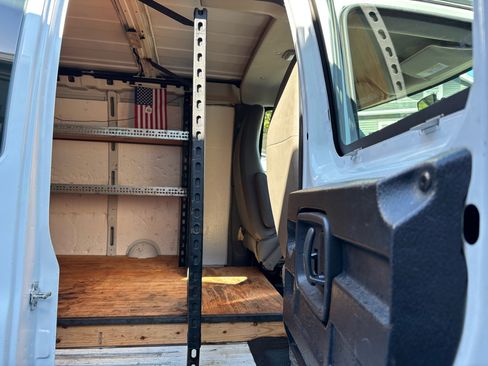 Used 2015 Chevrolet Express 3500 image 17