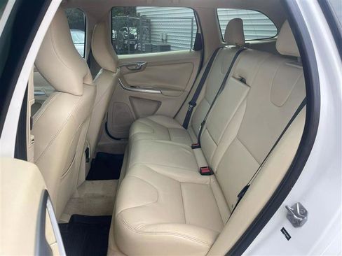 Used 2015 Volvo XC60 T5 w/ Protection Package image 18