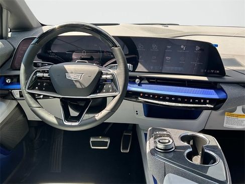 Used 2025 Cadillac Optiq Luxury 2 image 2
