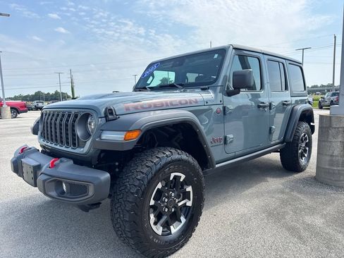 Used 2025 Jeep Wrangler Unlimited Rubicon AWD/4WD image 9