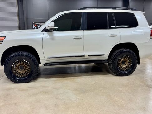 Used 2016 Toyota Land Cruiser AWD/4WD image 5