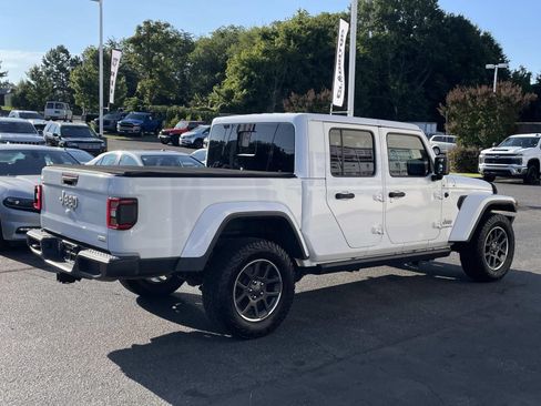 Used 2020 Jeep Gladiator Overland AWD/4WD image 7