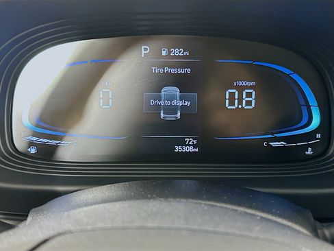 Used 2025 Hyundai Venue SEL FWD image 19
