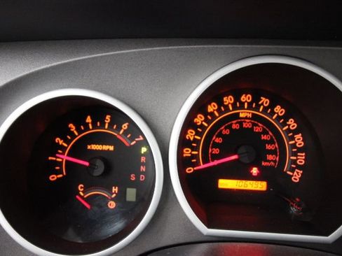 Used 2013 Toyota Tundra 4x4 CrewMax image 18