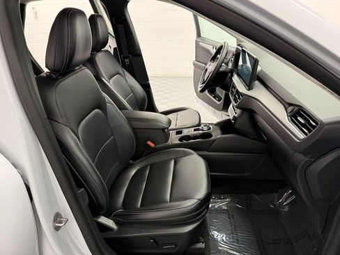 Used 2025 Ford Escape Platinum AWD/4WD image 14