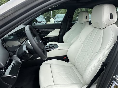 Used 2026 BMW i5 eDrive40 image 13