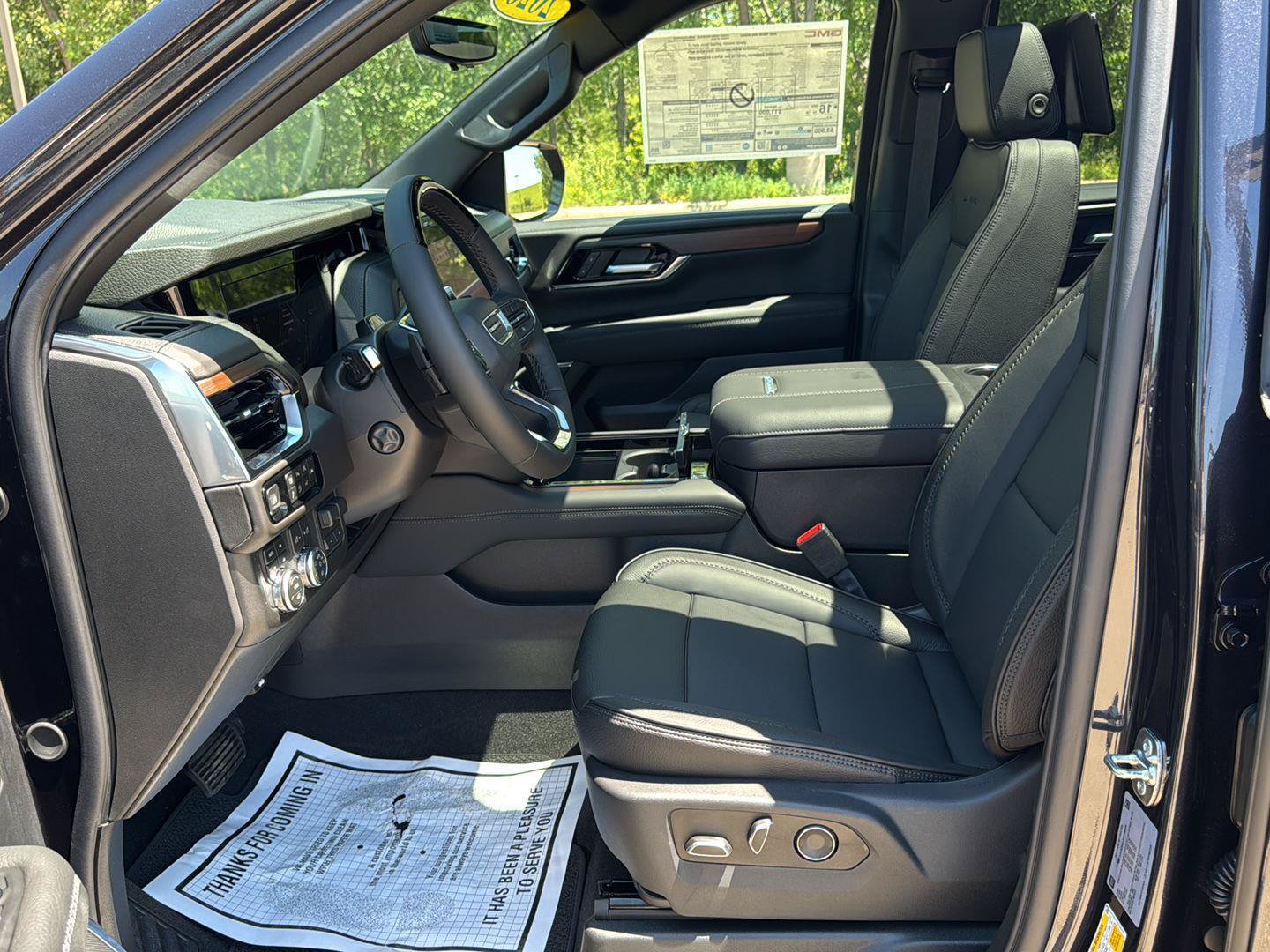 New 2026 GMC Yukon Denali w/ Denali Reserve Package AWD/4WD image 2