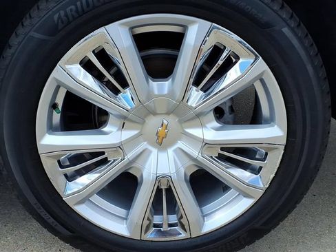 Certified 2023 Chevrolet Suburban High Country AWD/4WD image 11