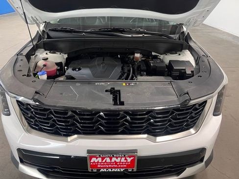 Used 2024 Kia Sorento S image 9