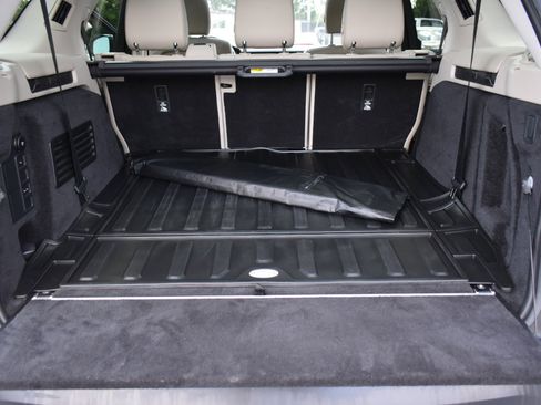 Used 2019 Land Rover Discovery HSE image 46