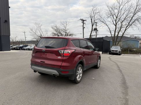 Used 2017 Ford Escape SE image 3