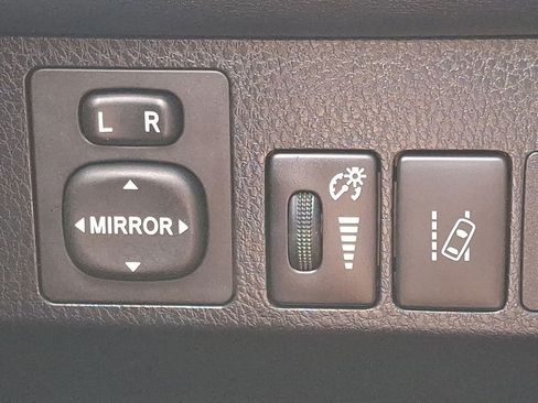 Used 2018 Toyota RAV4 XLE AWD/4WD image 26