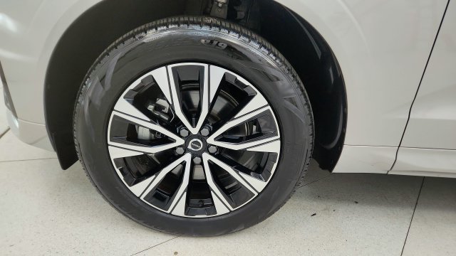 Used 2025 Volvo XC60 B5 Core AWD/4WD image 86