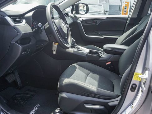 Used 2020 Toyota RAV4 LE w/ Carpet Mat Package AWD/4WD image 18