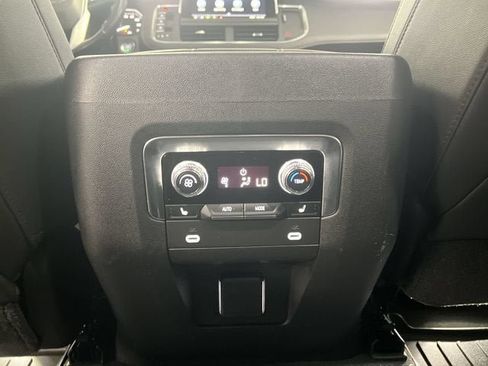 Certified 2021 GMC Yukon XL SLT w/ SLT Premium Package AWD/4WD image 21
