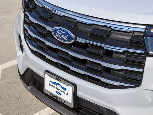 New 2026 Ford Explorer Active RWD image 8