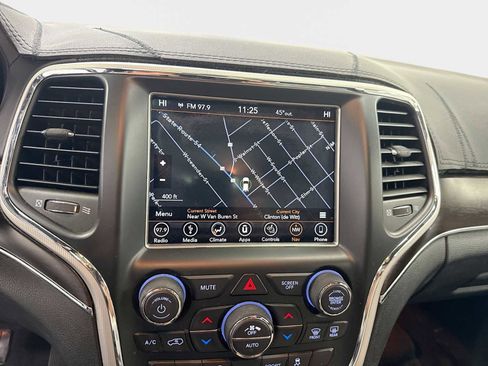 Used 2018 Jeep Grand Cherokee Limited image 19