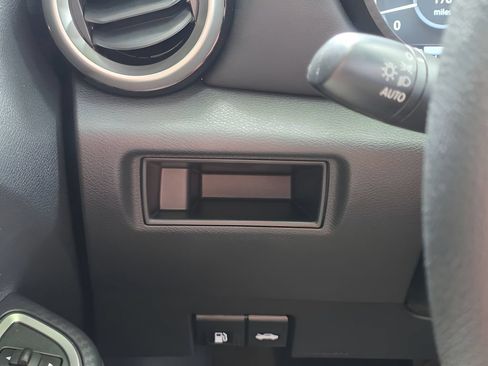 New 2025 Nissan Versa SR w/ Trunk Package FWD image 20