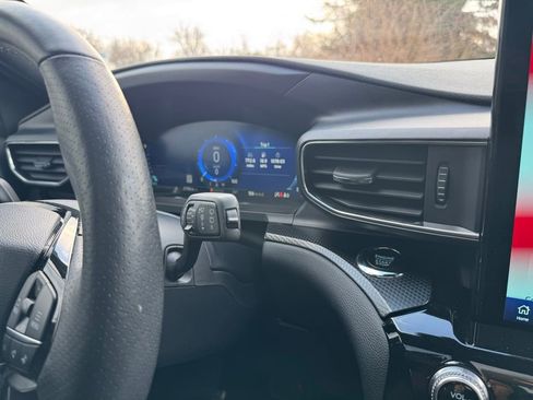 Used 2024 Ford Explorer ST w/ Technology Package image 17