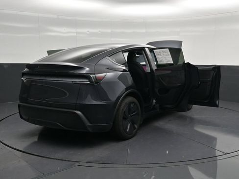 Used 2026 Tesla Model Y 2WD image 36