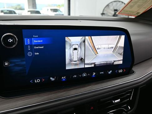 Used 2025 Chevrolet Suburban LT image 28