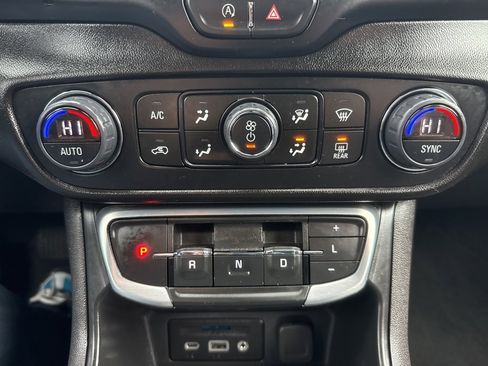 Used 2024 GMC Terrain SLT image 38