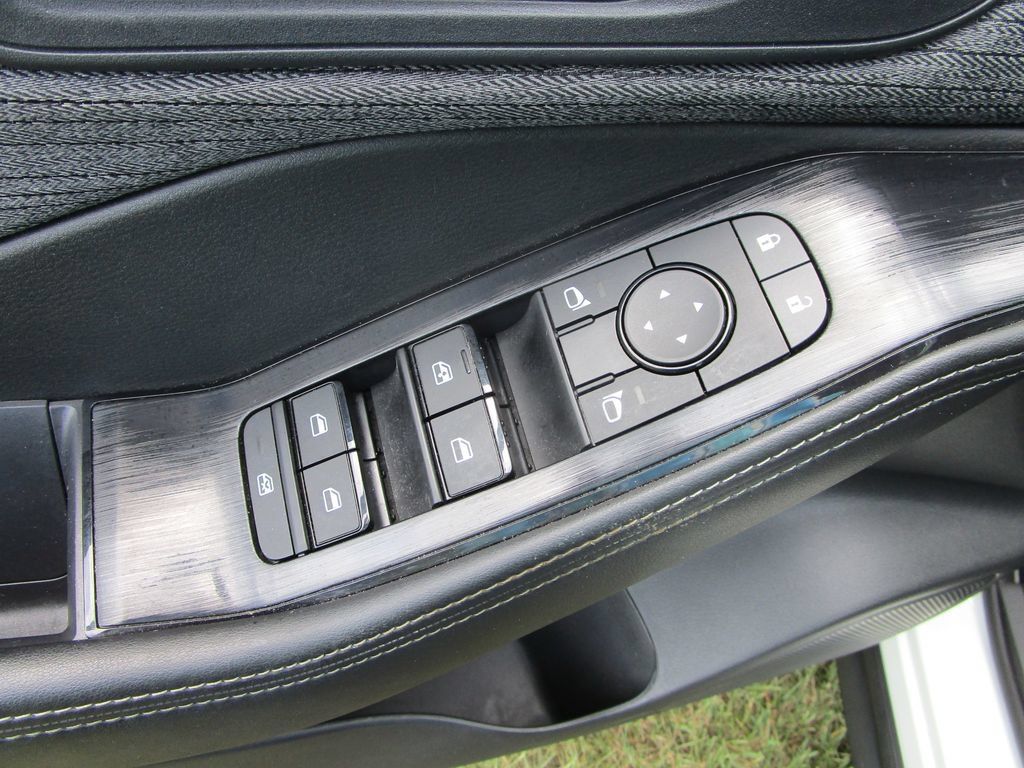 Used 2023 Nissan Rogue SV FWD image 27