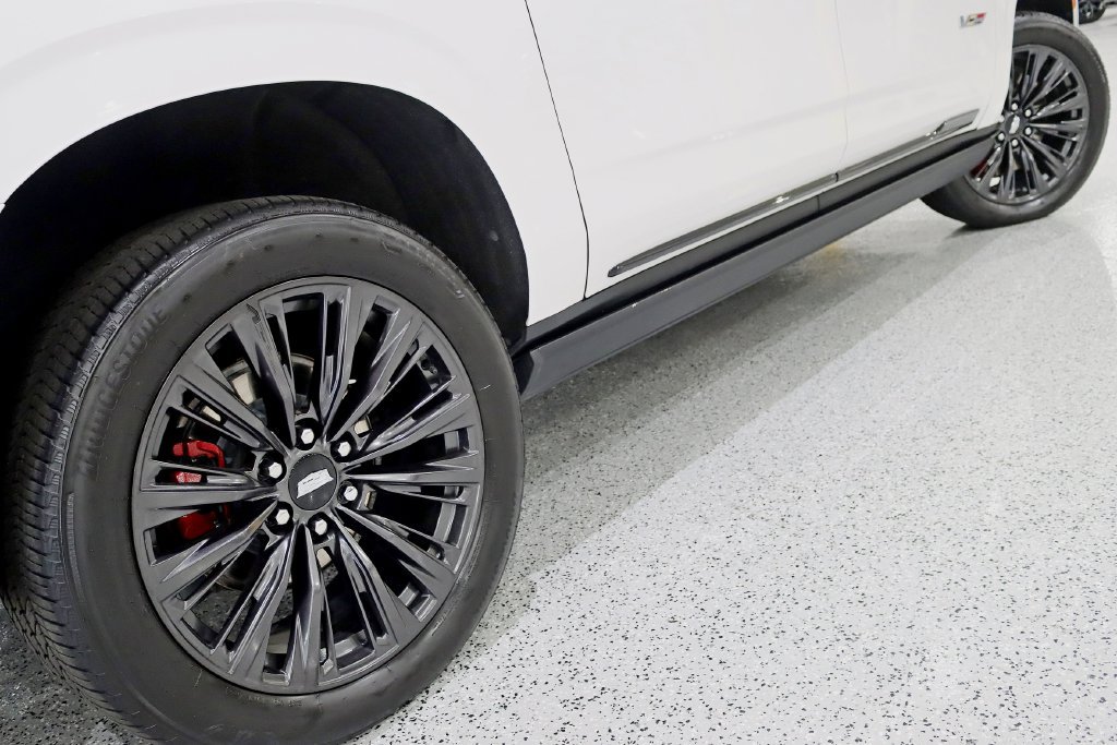 Used 2023 Cadillac Escalade ESV V w/ LPO, ONYX Package AWD/4WD image 12