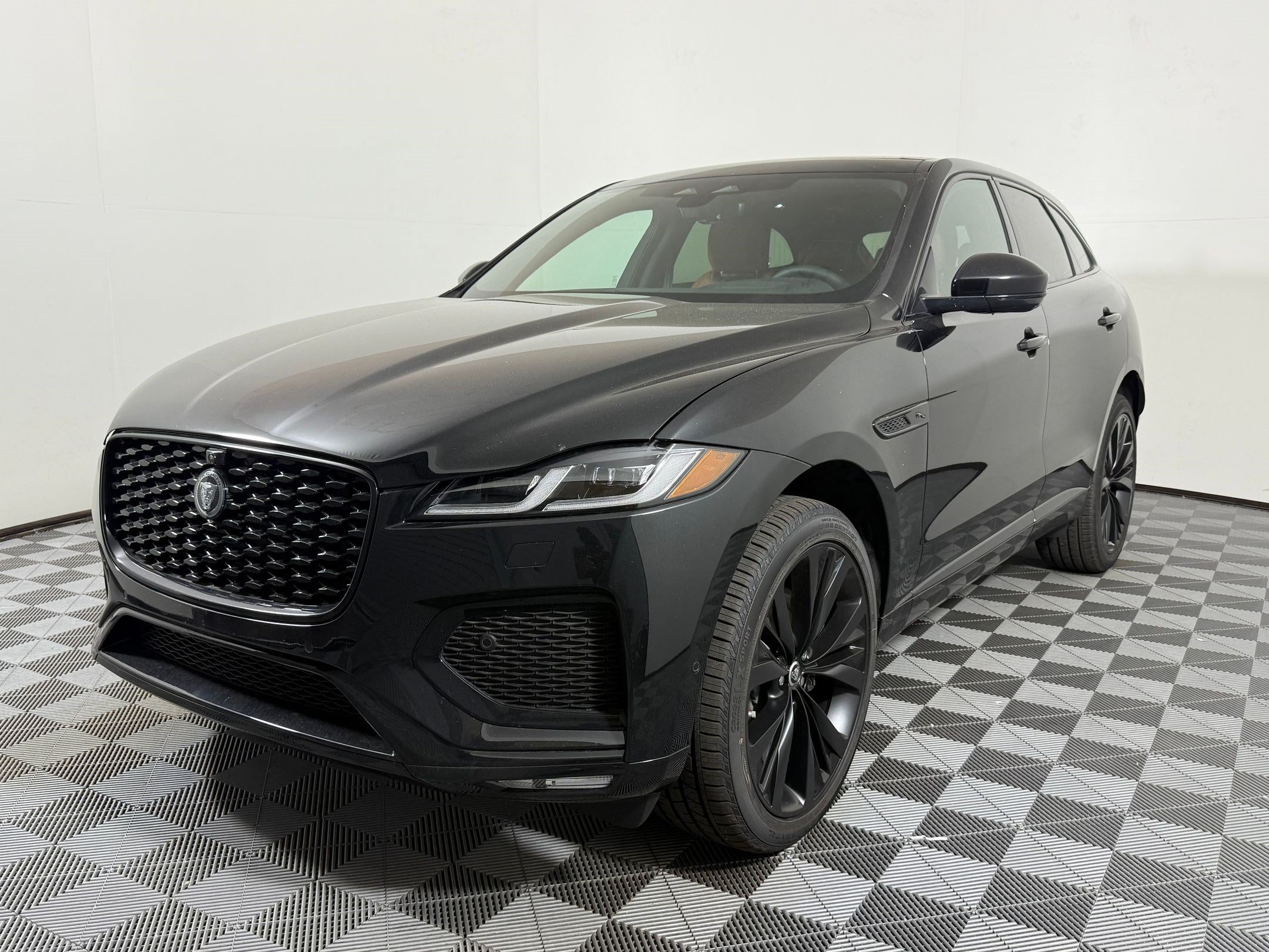 New 2026 Jaguar F-PACE R-Dynamic S AWD/4WD image 1