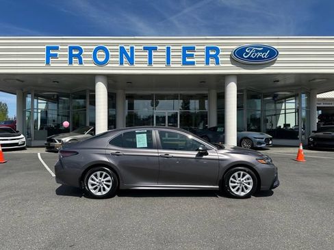 Used 2024 Toyota Camry SE FWD image 1