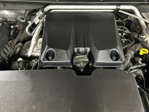 Used 2024 Chevrolet Colorado ZR2 w/ Technology Package AWD/4WD image 10