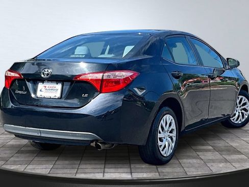 Used 2017 Toyota Corolla LE w/ Carpet Mat Package (TMS) FWD image 5