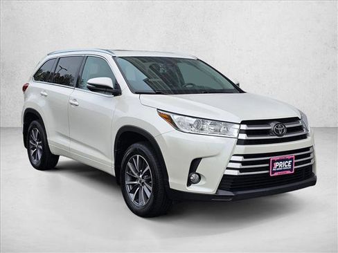 Used 2018 Toyota Highlander XLE AWD/4WD image 7