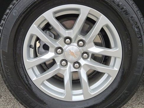 Used 2024 Chevrolet Suburban LT image 25