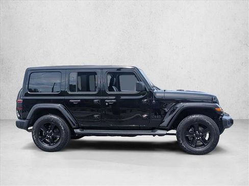 Used 2021 Jeep Wrangler Unlimited Sahara AWD/4WD image 4