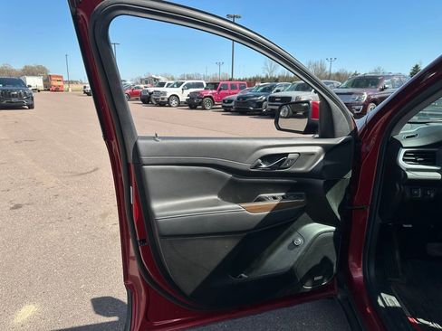 Used 2023 GMC Acadia SLE w/ Driver Convenience Package AWD/4WD image 11