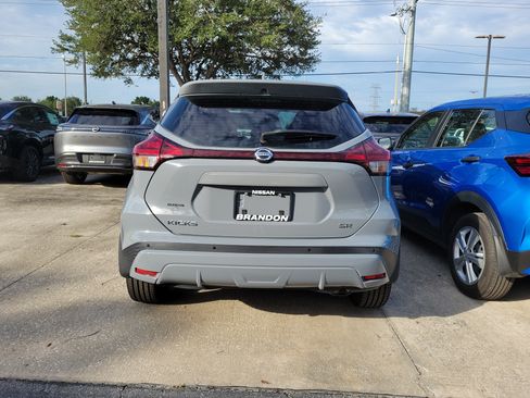 Used 2021 Nissan Kicks SR w/ SR Premium Package FWD image 7