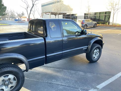 Used 2003 Chevrolet S10 Pickup LS w/ LS Preferred Equipment Group image 8