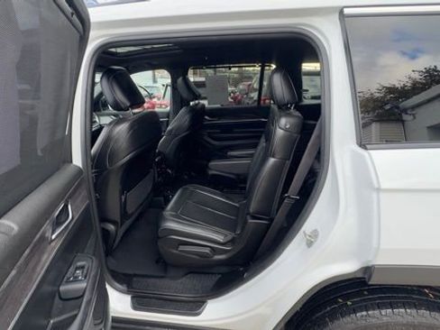 Used 2024 Jeep Grand Cherokee L Limited w/ Luxury Tech Group II image 20