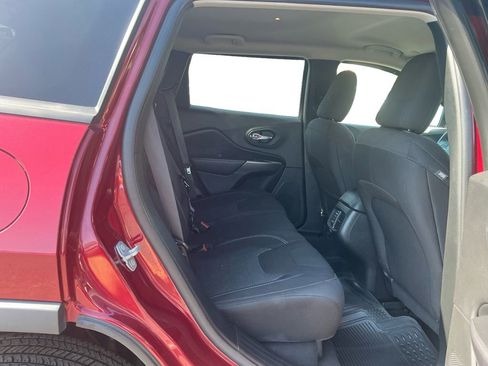 Used 2020 Jeep Cherokee Latitude FWD image 23