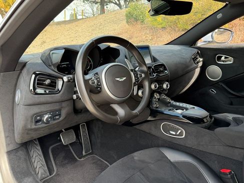 Used 2020 Aston Martin V8 Vantage Coupe RWD image 27