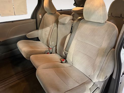 Used 2017 Toyota Sienna LE FWD image 20