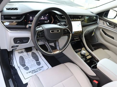 Used 2023 Jeep Grand Cherokee Overland w/ Luxury Tech Group IV image 8