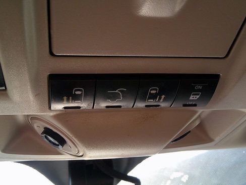 Used 2015 Chrysler Town & Country Touring-L w/ Driver Convenience Group FWD image 39