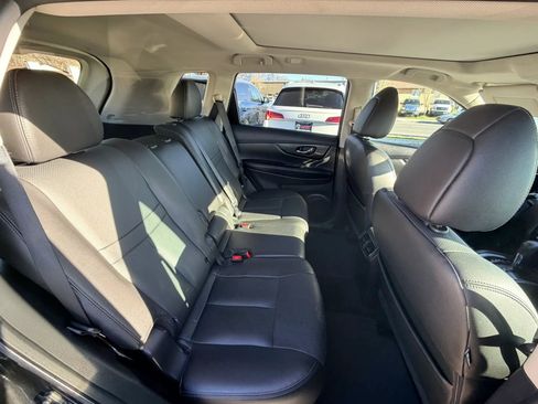 Used 2016 Nissan Rogue SL w/ SL Premium Package image 19