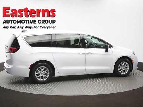 Used 2024 Chrysler Pacifica Touring-L FWD image 44