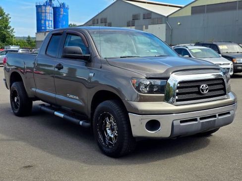 Used 2008 Toyota Tundra 4x4 Double Cab w/ Tow Pkg image 1