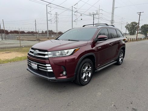 Used 2017 Toyota Highlander Limited image 1
