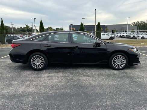 Used 2020 Toyota Avalon XLE image 4