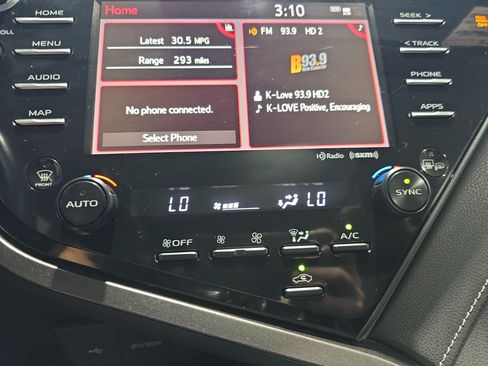 Used 2020 Toyota Camry XSE FWD image 23